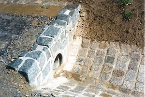 Durchlass aus Wasserbausteinen